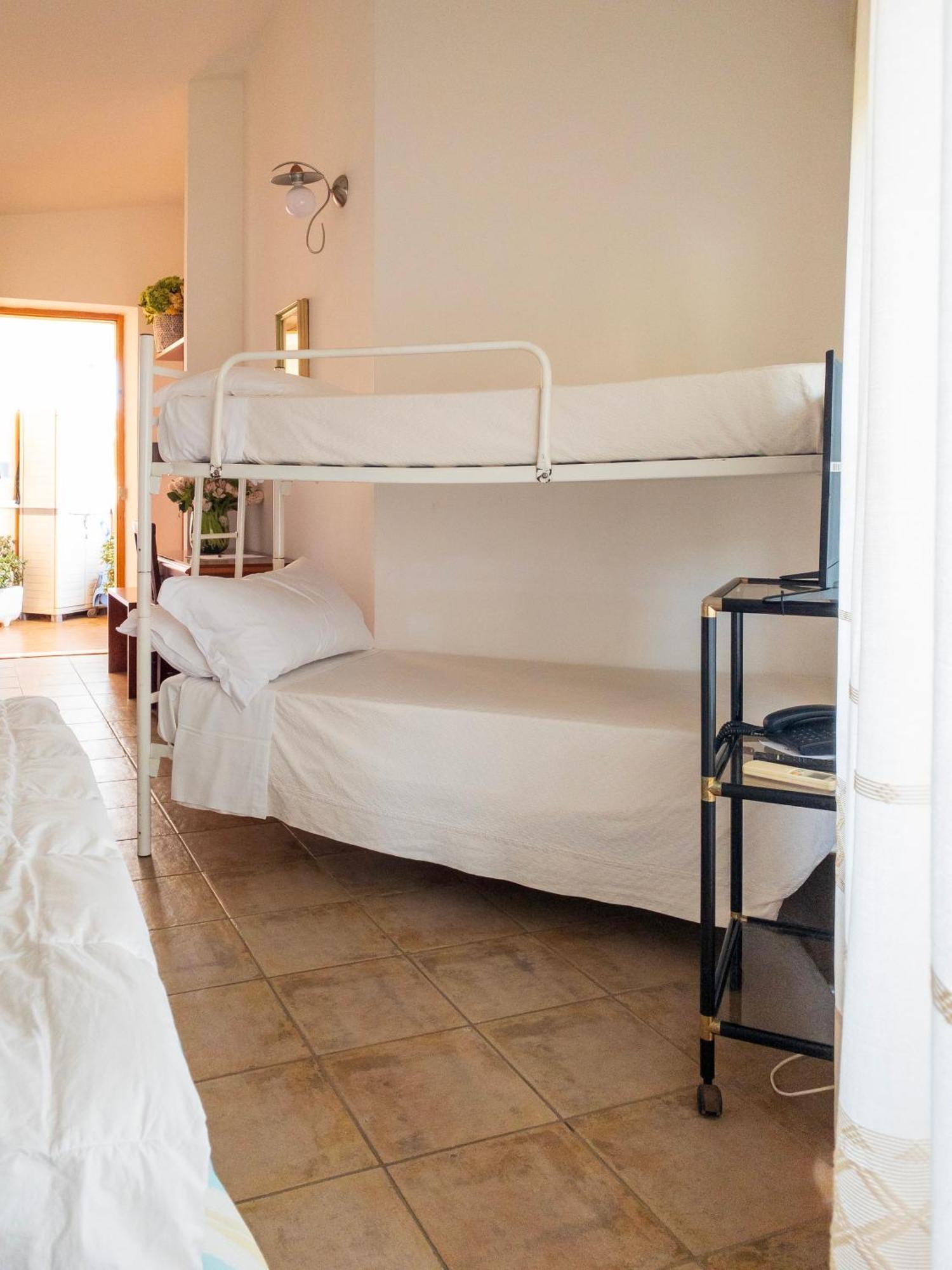 Hotel Donatella Posada  Extérieur photo